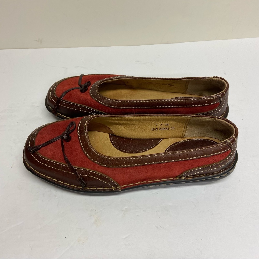 Born Women’s Shoes Brown/Red Suede Leather Flats Slip Ons Size 7 - Picture 2 of 11